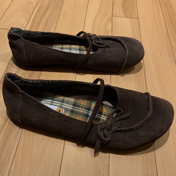 Bewild Brown Suede ballet flats - size 4 Youth/ size 6.5 Women’s - Picture 6 of 15